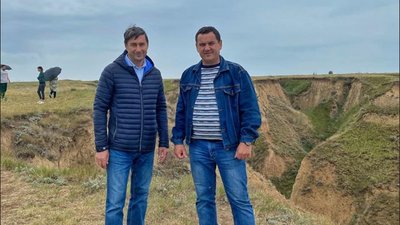 День Конституції на скелях Станіслава: на Херсонщині з'явився новий туристично-мистецький проєкт День Конституції на скелях Станіслава: на Херсонщині з'явився новий туристично-мистецький проєкт
