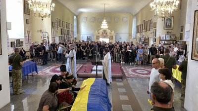 У Полтаві попрощалися з військовими Денисом Скибою, Романом Глобою та Богданом Дзеверіном