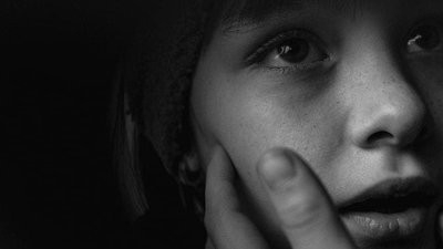 Історії дітей, які пережили насильство в сім'ях. У Чернівцях презентували фотопроєкт "Невидимки"