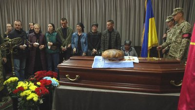Захисника України Костянтина Мочульського проводжають в останню путь Захисника України Костянтина Мочульського проводжають в останню путь