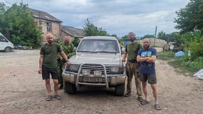 "Найменше авто на передовій "прожило день": волонтери з Вінниччини відправили захисникам 56 машин "Найменше авто на передовій "прожило день": волонтери з Вінниччини відправили захисникам 56 машин