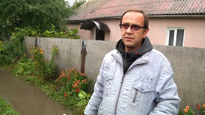 Ні пішки пройти, ні автівкою проїхати – житомиряни скаржаться на залиті водою провулки Ні пішки пройти, ні автівкою проїхати – житомиряни скаржаться на залиті водою провулки