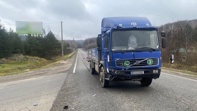На Тернопільщині пішохід потрапив під колеса автопоїзда