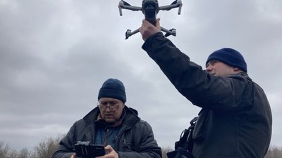 Волонтери на Харківщині випробовують маскувальні сітки для фронту Волонтери на Харківщині випробовують маскувальні сітки для фронту