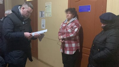 Організували схему незаконного перетину чоловіків за кордон: на Житомирщині взяли під варту бердичівлянку і вінничанина