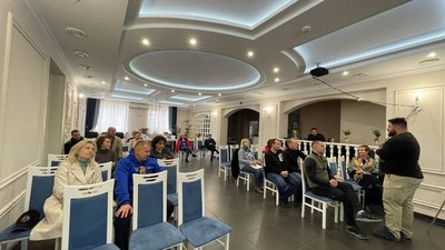 Важливо бути в комунікації: у Черкасах військовий психолог провів семінар для бійців та волонтерів