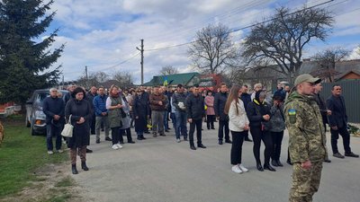 У Тернополі в останню дорогу провели бійця Андрія Мозіля