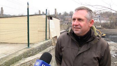 У Житомирі розчищають береги річки Тетерів У Житомирі розчищають береги річки Тетерів