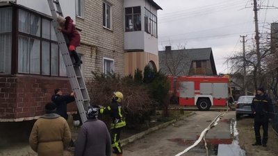 На Волині з пожежі врятували чотирьох людей: чоловіка з термічними опіками госпіталізували На Волині з пожежі врятували чотирьох людей: чоловіка з термічними опіками госпіталізували