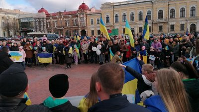 У Кропивницькому відбувся автопробіг з нагоди повернення Херсону під контроль України У Кропивницькому відбувся автопробіг з нагоди повернення Херсону під контроль України