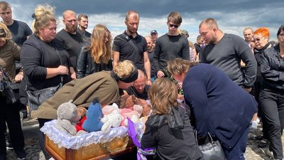 У Вінниці прощаються з чотирирічною Лізою, яка загинула внаслідок ракетного обстрілу