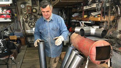 Тернополянин робить буржуйки військовослужбовцям за власною технологією Тернополянин робить буржуйки військовослужбовцям за власною технологією