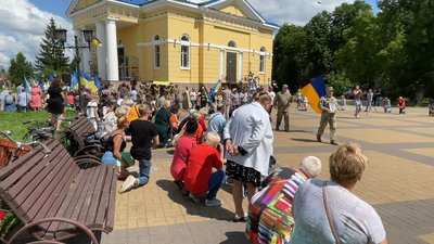 "Таких людей дуже мало серед нас": у Прилуках попрощалися із загиблим бійцем