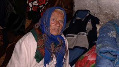 "Буде дом бабі": у Чернігові волонтери відбудовують житло для сестер, що живуть у курятнику "Буде дом бабі": у Чернігові волонтери відбудовують житло для сестер, що живуть у курятнику