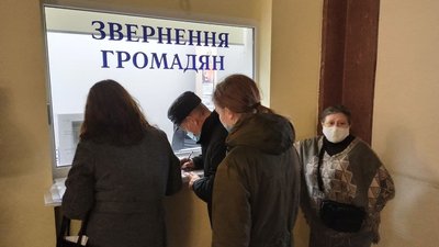 Миколаївцям – чисту воду. Активісти вийшли під будівлю міськради на акцію протесту Миколаївцям – чисту воду. Активісти вийшли під будівлю міськради на акцію протесту