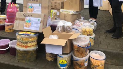 Щотижня ярмаркують: за вторговані гроші допомгають ЗСУ Щотижня ярмаркують: за вторговані гроші допомгають ЗСУ
