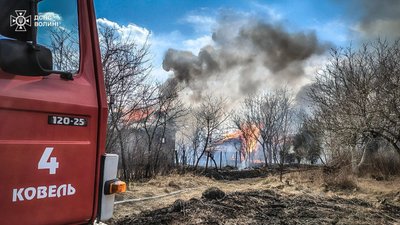 35 пожеж за добу: на Волині вигоріли майже 43 гектари сухої трави та чагарників 35 пожеж за добу: на Волині вигоріли майже 43 гектари сухої трави та чагарників