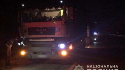 Автопригода трапилася 24 листопада близько 22 години на трасі М-12 неподалік села Мацьківці Хмельницького району. Фото: ГУ НП у Хмельницькій області Автопригода трапилася 24 листопада близько 22 години на трасі М-12 неподалік села Мацьківці Хмельницького району. Фото: ГУ НП у Хмельницькій області