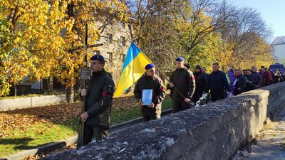 У Тернополі попрощалися із бійцем з Маріуполя Андрієм Барським У Тернополі попрощалися із бійцем з Маріуполя Андрієм Барським