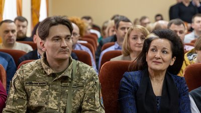 У Тернополі рідним загиблого бійця вручили його орден У Тернополі рідним загиблого бійця вручили його орден