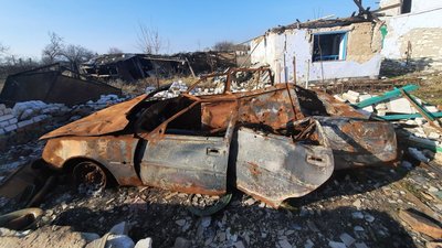 На Миколаївщині брат з сестрою залишились без житла через російські обстріли На Миколаївщині брат з сестрою залишились без житла через російські обстріли