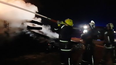 Неподалік Сквирського шосе уночі горіло недобудоване кафе. Спалахи бачили у Житомирі Неподалік Сквирського шосе уночі горіло недобудоване кафе. Спалахи бачили у Житомирі
