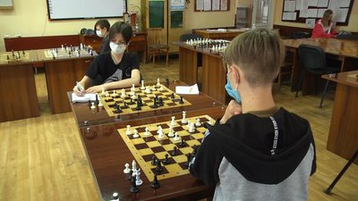 Учні шахового клубу займаються тричі на тиждень. Фото: Суспільне Учні шахового клубу займаються тричі на тиждень. Фото: Суспільне