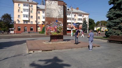 У Житомирі погодили зміну назви меморіалу загиблим захисникам України У Житомирі погодили зміну назви меморіалу загиблим захисникам України