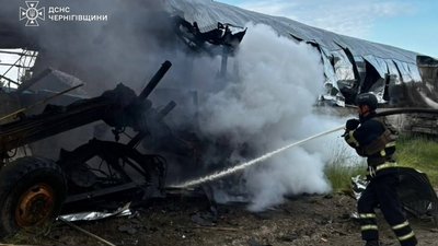 Поранений чоловік, пошкоджені вантажівки, авто і причіп: наслідки атаки РФ на Чернігівщині