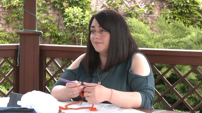 Актуальний хенд-мейд: запорізькі майстрині в'яжуть ляльок-солдатів та "Джавеліни", щоб допомагати ЗСУ Актуальний хенд-мейд: запорізькі майстрині в'яжуть ляльок-солдатів та "Джавеліни", щоб допомагати ЗСУ
