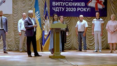 У порожній залі та без випускників: у ЧДТУ відсвяткували випускний