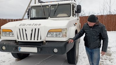 Житель Тернопільщини продає сконструйований позашляховик "Україна", щоб допомоги ЗСУ Житель Тернопільщини продає сконструйований позашляховик "Україна", щоб допомоги ЗСУ