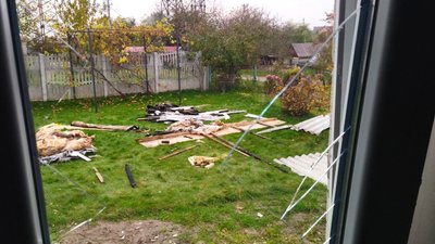 Пошкоджені будинки, авто, гаражі та підприємство: наслідки ракетного обстрілу в Луцьку Пошкоджені будинки, авто, гаражі та підприємство: наслідки ракетного обстрілу в Луцьку