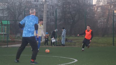 В Охтирці лагодять футбольні майданчики, щоб у містян була можливість займатися спортом В Охтирці лагодять футбольні майданчики, щоб у містян була можливість займатися спортом
