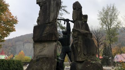 Неповна декомунізація: на Прикарпатті залишаються понад пів сотні пам’яток радянської епохи Неповна декомунізація: на Прикарпатті залишаються понад пів сотні пам’яток радянської епохи