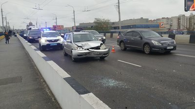 У Луцьку – затори через ранкову аварію на мосту У Луцьку – затори через ранкову аварію на мосту