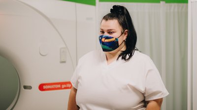 Протидія раку: у Харкові встановили сітілайті "з легенями" реп-співачки alyona alyona Протидія раку: у Харкові встановили сітілайті "з легенями" реп-співачки alyona alyona