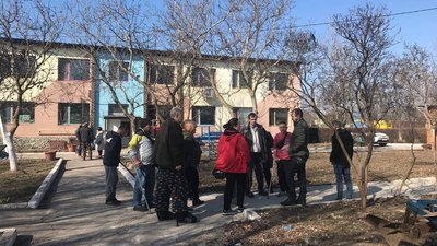 "Ми жили в невідомості". З Миколаєва на Одещину евакуювали сім'ї людей з інвалідністю