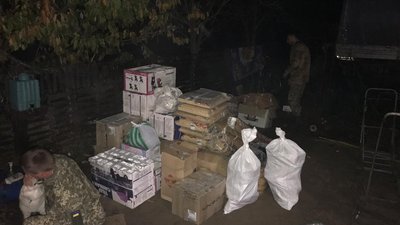 Алкоголь, цигарки та споживчі товари: на Луганщині блокували схему незаконних переміщень через лінію розмежування Алкоголь, цигарки та споживчі товари: на Луганщині блокували схему незаконних переміщень через лінію розмежування