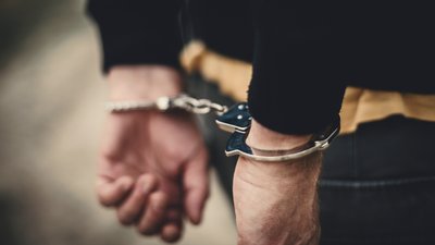 Грабіжник у Чернігові на Текстильників: затримали підозрюваного, хотів вкрасти санки