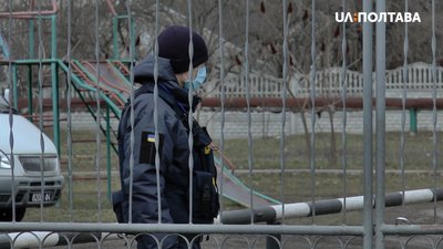 Біля входу на територію медцентру чергують правоохоронці Біля входу на територію медцентру чергують правоохоронці