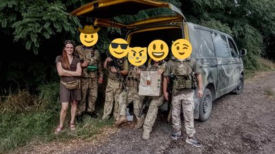 У Львові 9-річна волонтерка малює листівки, аби допомогти ЗСУ У Львові 9-річна волонтерка малює листівки, аби допомогти ЗСУ