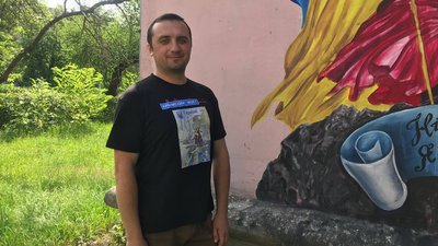 "Леся Українка з джавеліном": на Житомирщині художник на будинках Іршанська створив три стінописи "Леся Українка з джавеліном": на Житомирщині художник на будинках Іршанська створив три стінописи