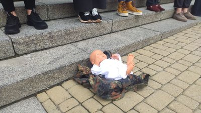 Особливу увагу учасники акції звернули на вагітних жінок у російському полоні Особливу увагу учасники акції звернули на вагітних жінок у російському полоні