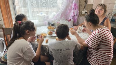 В Лубнах благодійники допомагають родинам, що опікуються дітьми В Лубнах благодійники допомагають родинам, що опікуються дітьми