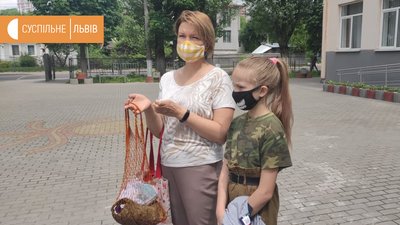 Настя та Наталя Чирич пошили 200 екоторбинок Настя та Наталя Чирич пошили 200 екоторбинок