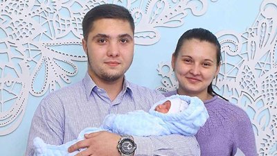 Вадим та Анастасія з сином Ростиславом Вадим та Анастасія з сином Ростиславом