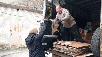 Запорізькі волонтери збирають макулатуру на допомогу ЗСУ Запорізькі волонтери збирають макулатуру на допомогу ЗСУ