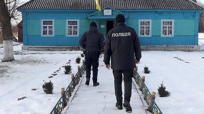 Поліцейські у Шосткинському районі отримали службовий автомобіль Поліцейські у Шосткинському районі отримали службовий автомобіль