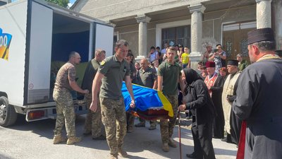 На Тернопільщині прощаються з військовослужбовцями На Тернопільщині прощаються з військовослужбовцями